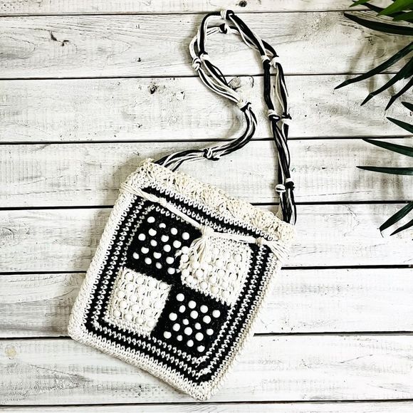 Vintage Handbags - Vtg JOHN WIND BEADED CROCHET KNIT HANDMADE CASUAL VACATION PURSE BAG